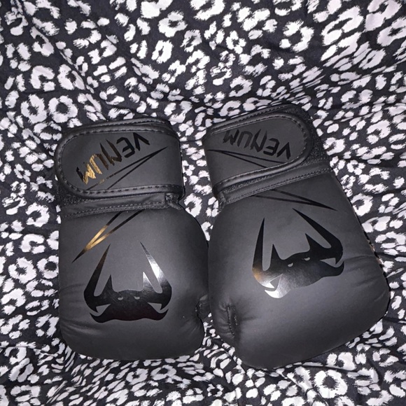 Venom elite boxing gloves - Picture 3 of 7